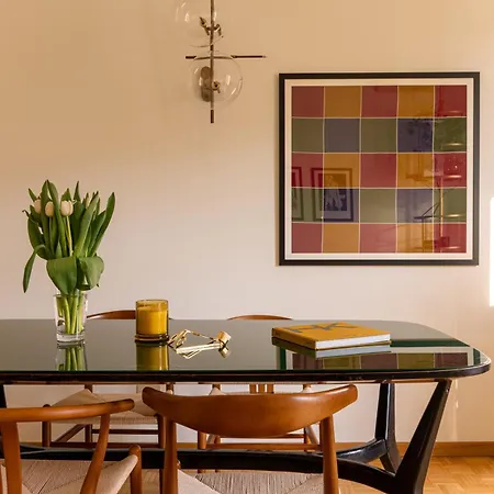 Cenacolo Vinciano, Undermyname Apartment *