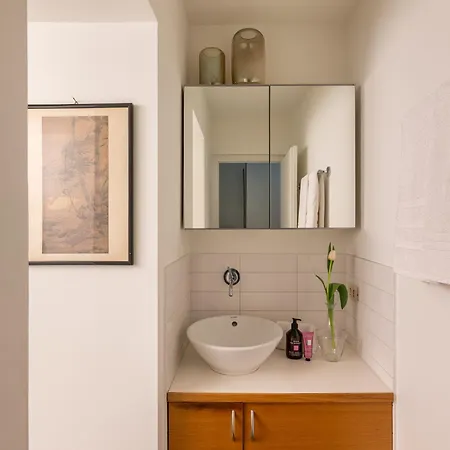 Cenacolo Vinciano, Undermyname Apartment Mailand